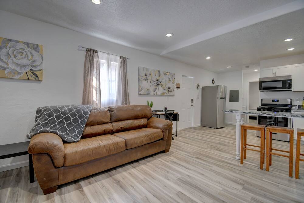 Photo of Livingroom in Raynolds Addition