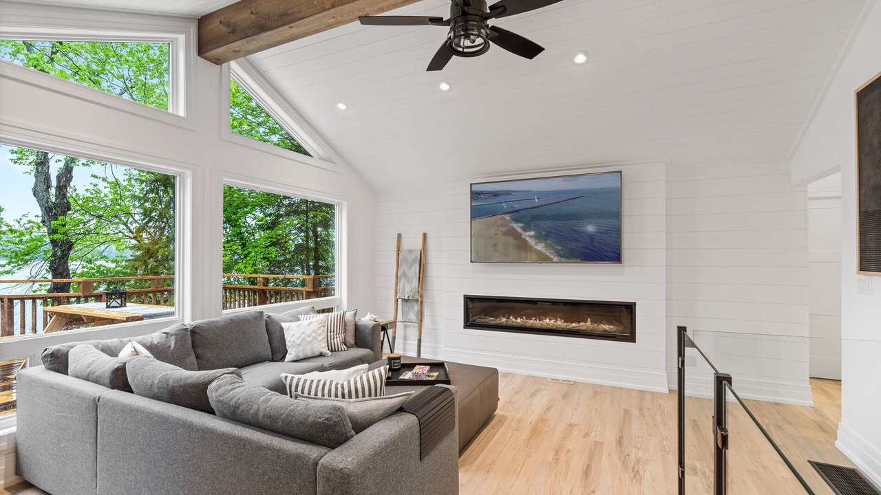 Photo of Livingroom in McMurrich/Monteith