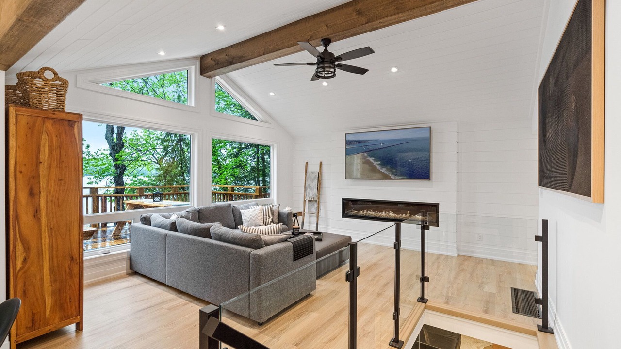 Photo of Livingroom in McMurrich/Monteith