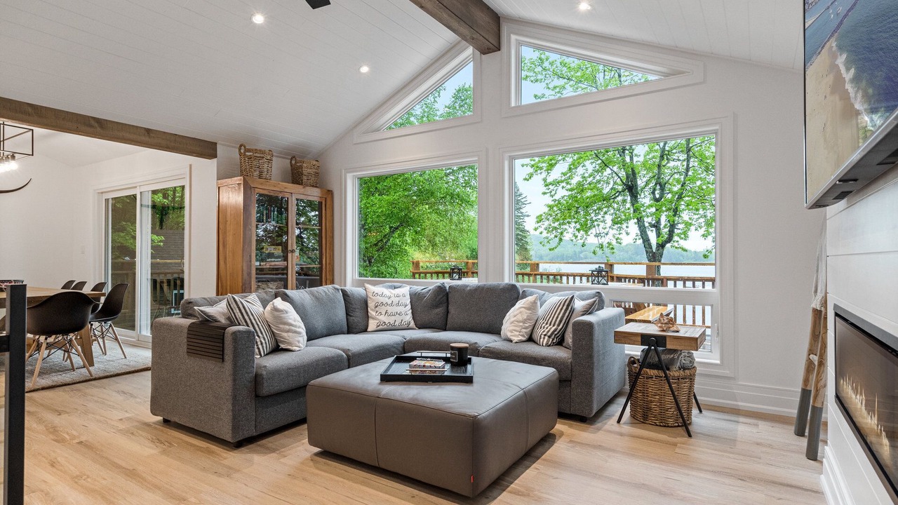 Photo of Livingroom in McMurrich/Monteith