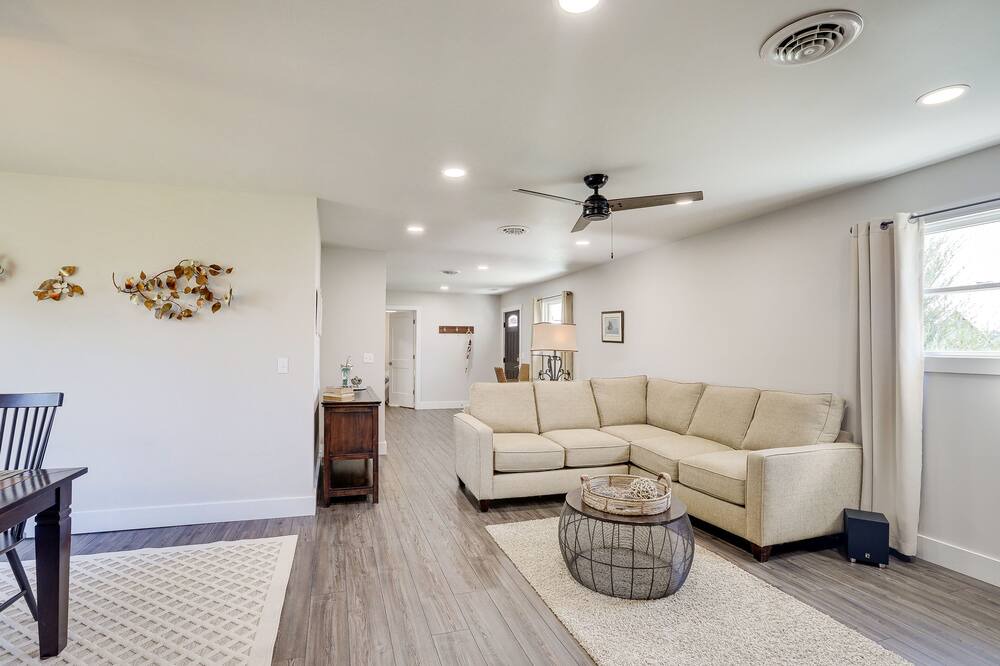 Photo of Livingroom in New Haven