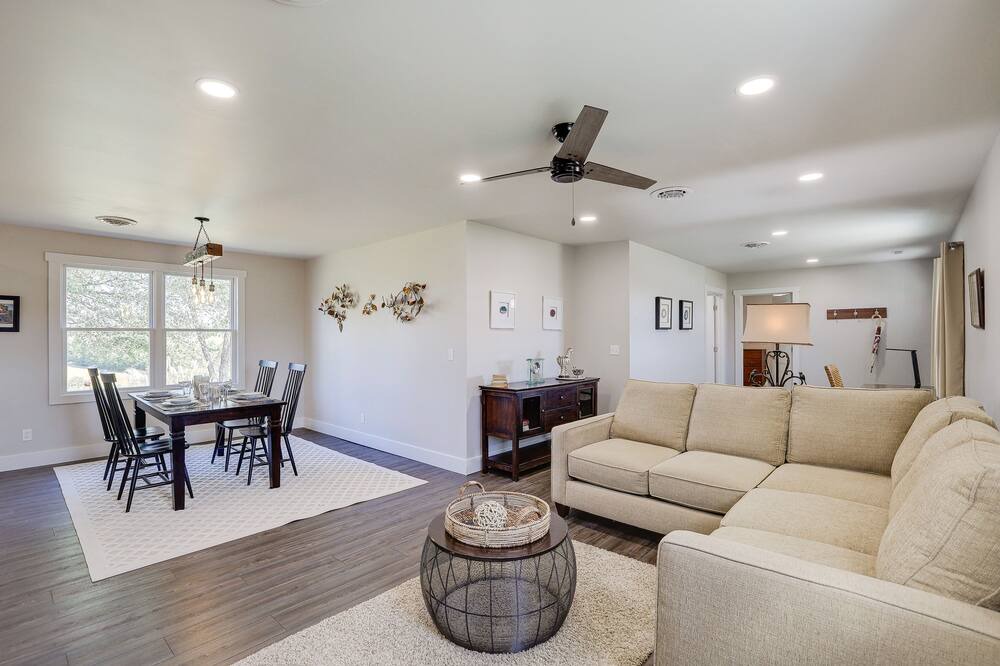 Photo of Livingroom in New Haven