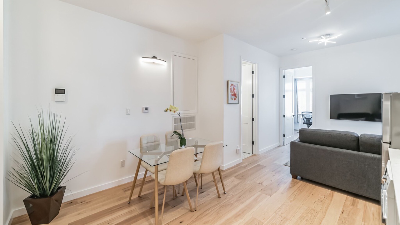 Photo of Others in La Lengua