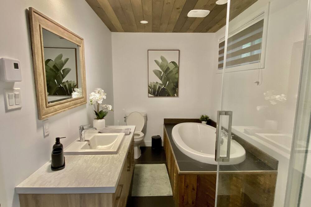 Photo of Bathroom in Notre-Dame-de-Pontmain