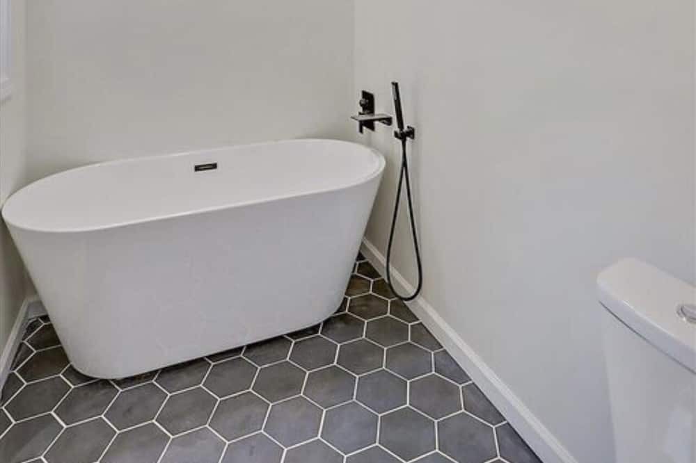 Photo of Bathroom in Magee