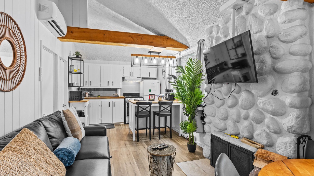 Photo of Livingroom in Sainte-Lucie-des-Laurentides