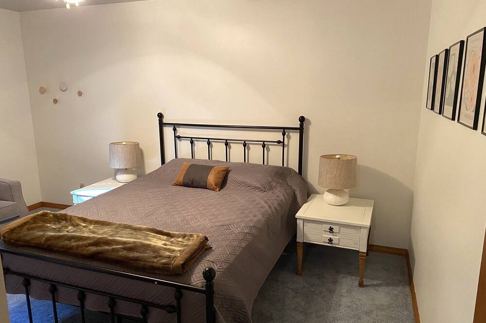 Photo of Bedroom in Colpoys Bay