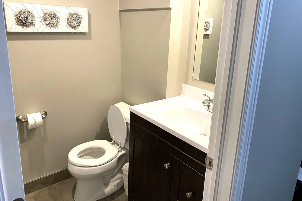 Photo of Bathroom in Colpoys Bay