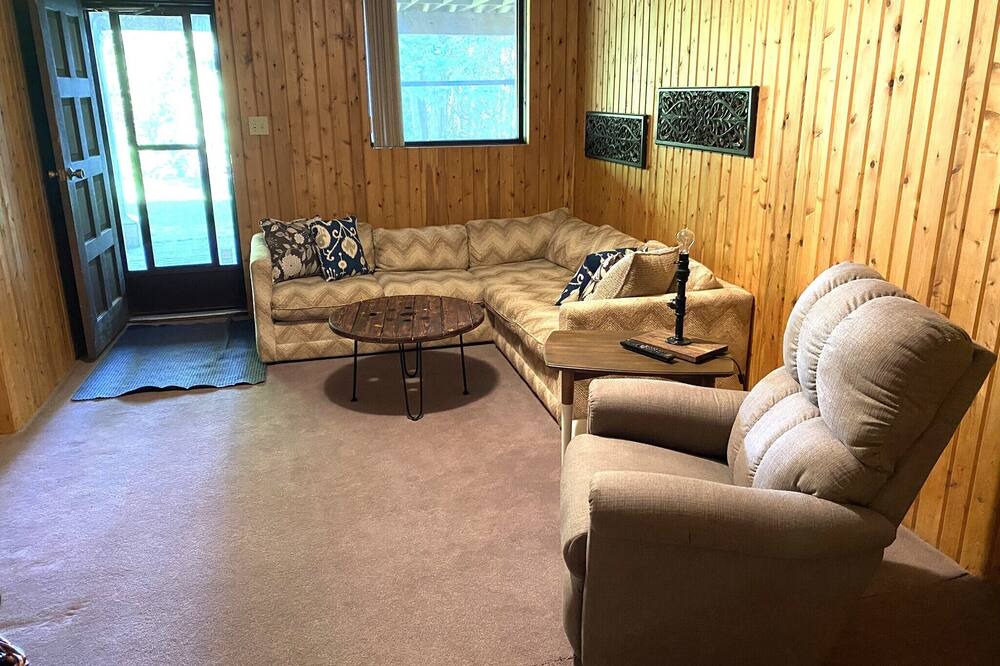 Photo of Livingroom in Colpoys Bay
