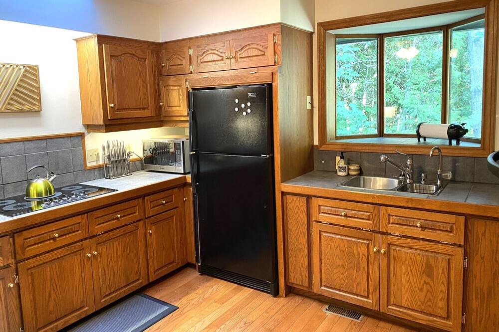 Photo of Kitchen in Colpoys Bay