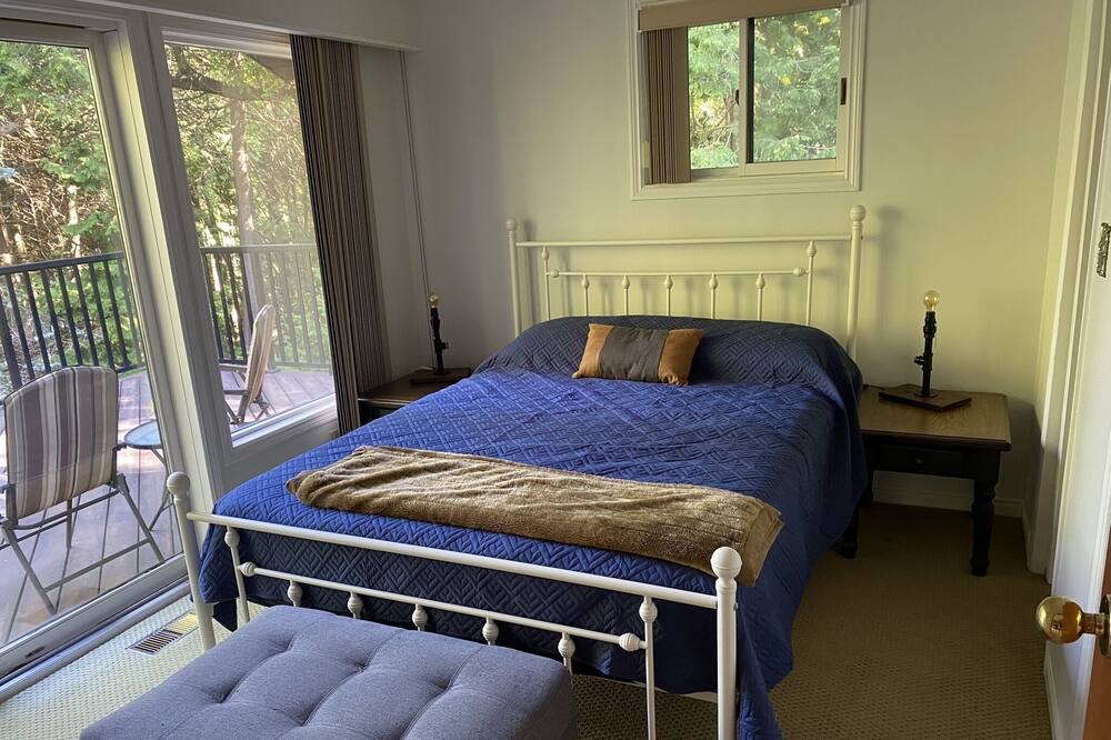 Photo of Bedroom in Colpoys Bay