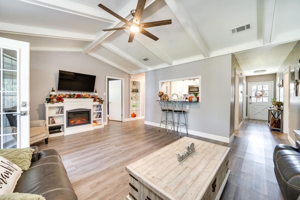 Photo of Livingroom in Wake Village