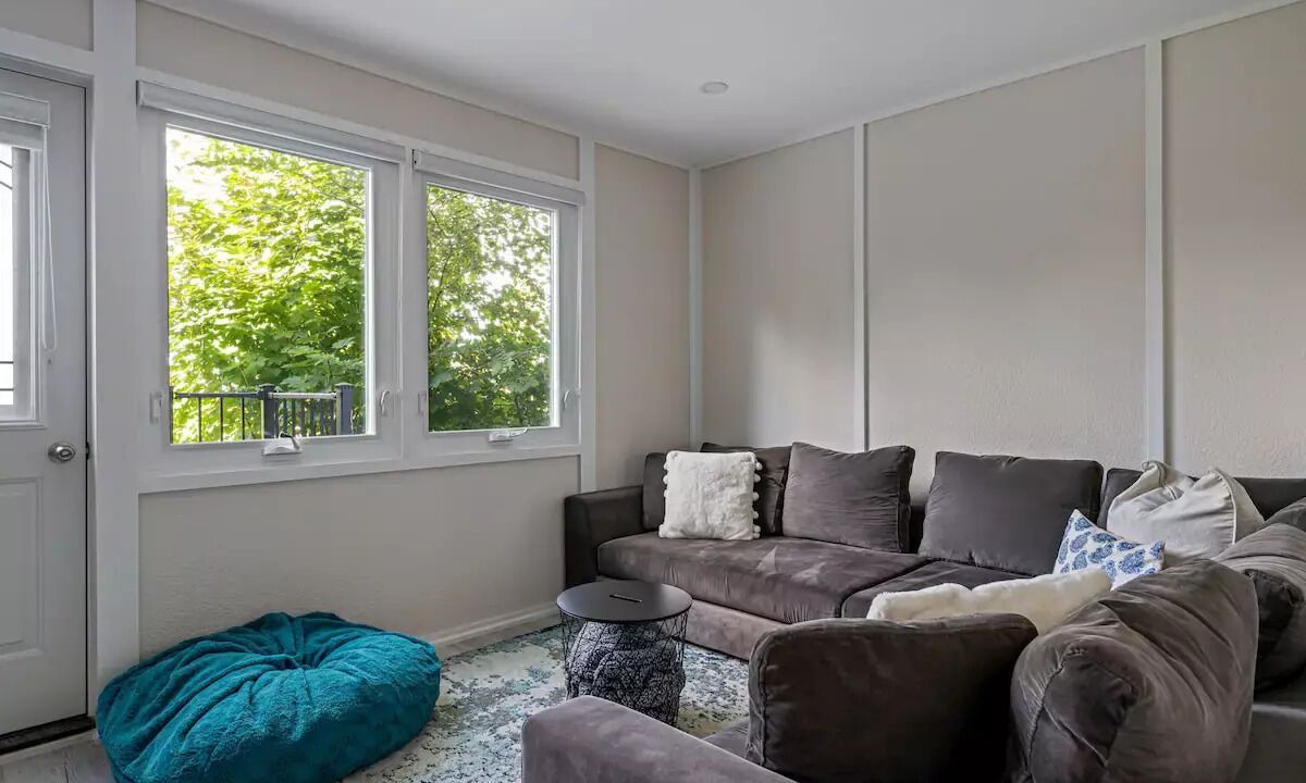 Photo of Livingroom in Clearview Township