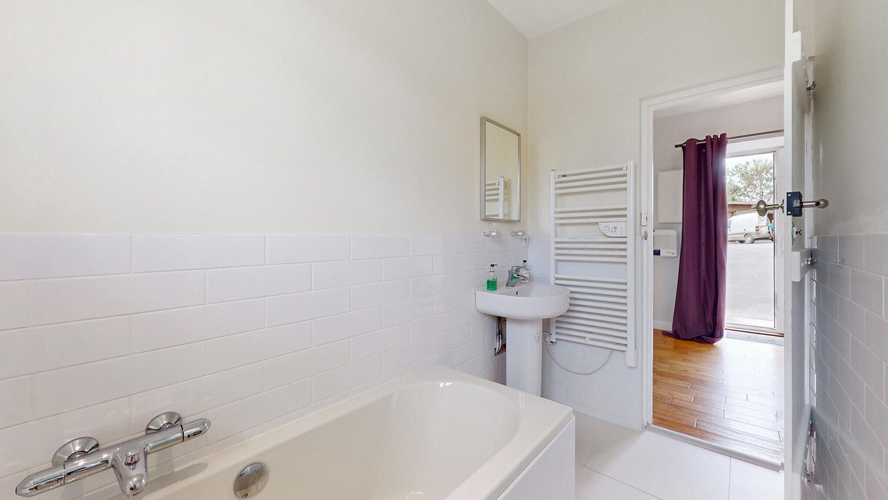 Photo of Bathroom in Desertines