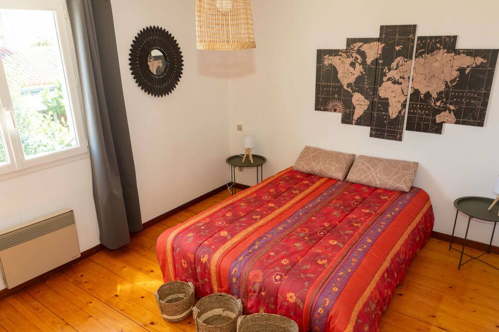 Photo of Bedroom in Saint-Esteve