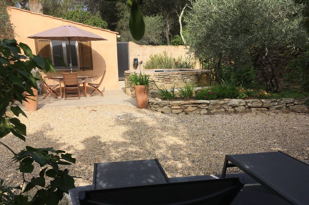 Photo of Outdoor in Aubais