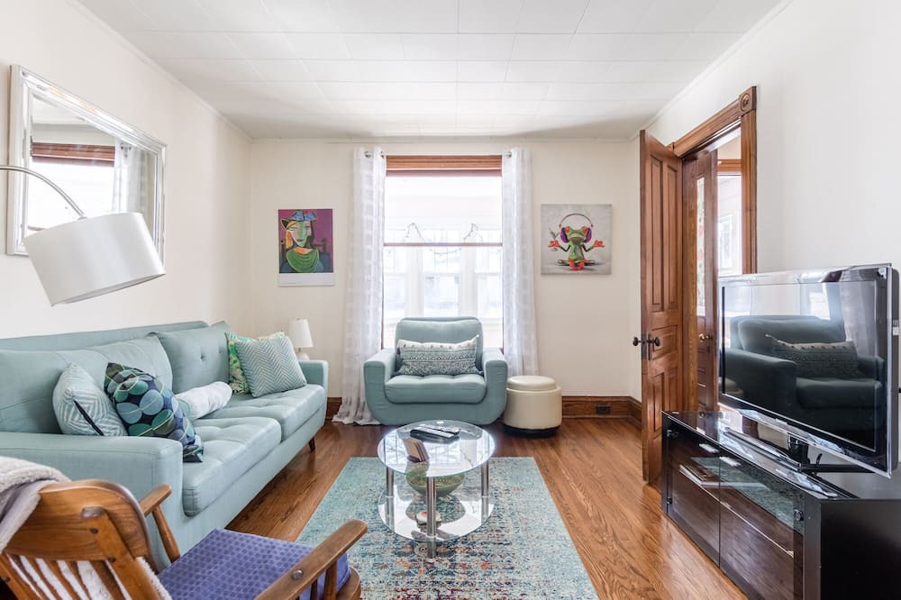 Photo of Livingroom in Fallsview