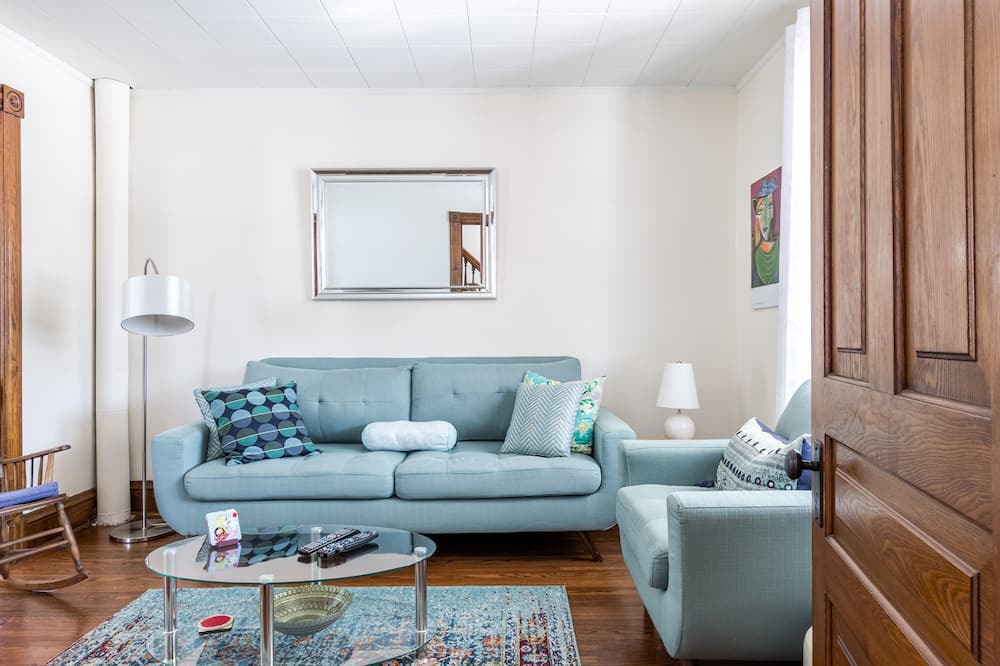 Photo of Livingroom in Fallsview