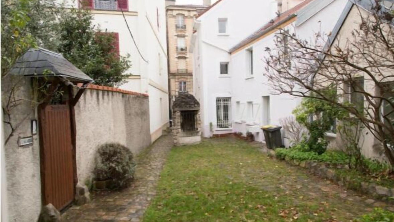 Photo of Buildings in Parchamp–Albert Kahn