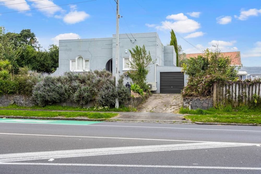 Photo of Others in Mount Roskill