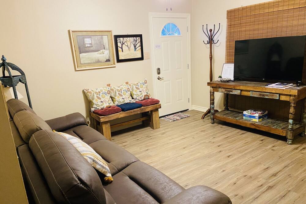 Photo of Livingroom in Eastern Division