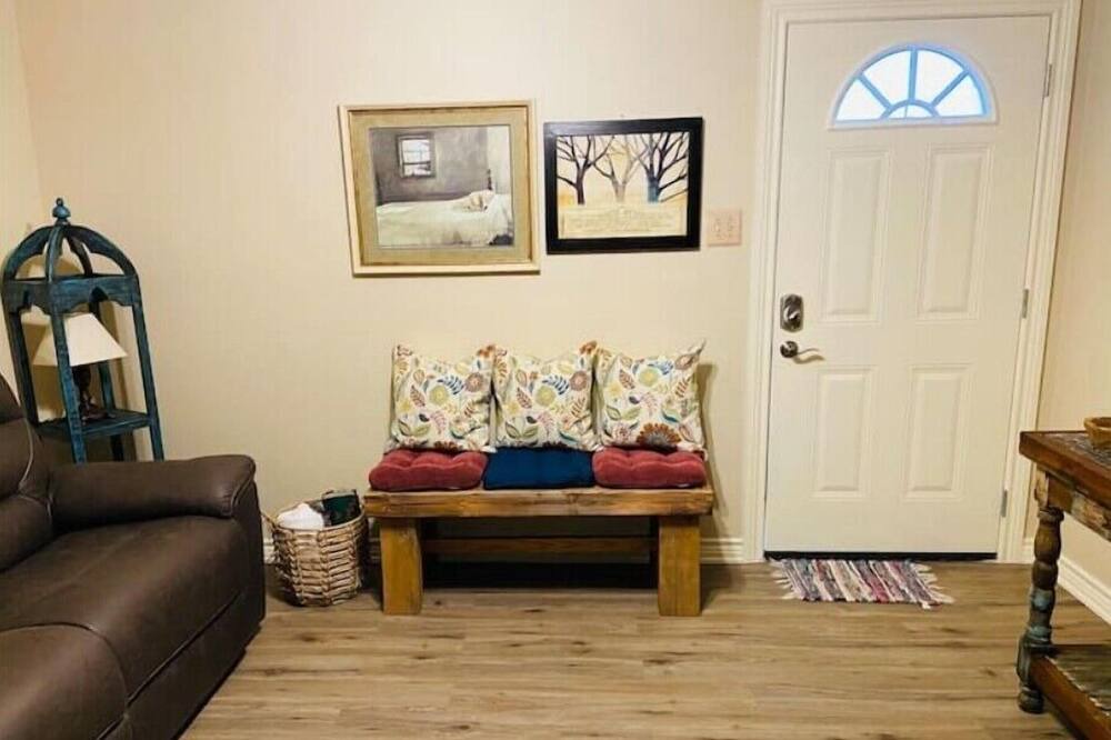 Photo of Livingroom in Eastern Division