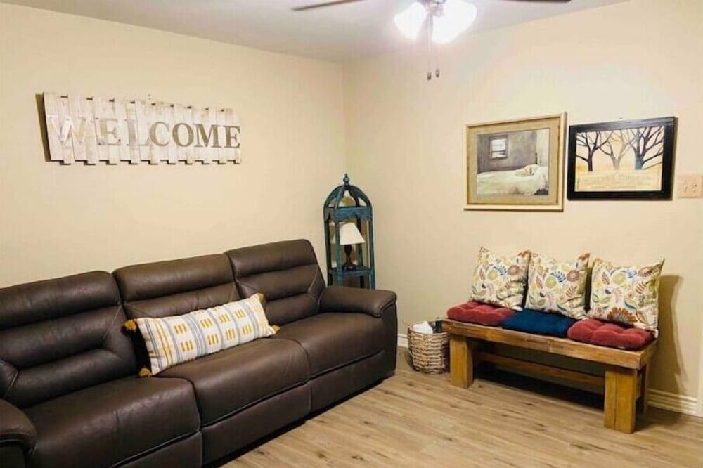 Photo of Livingroom in Eastern Division