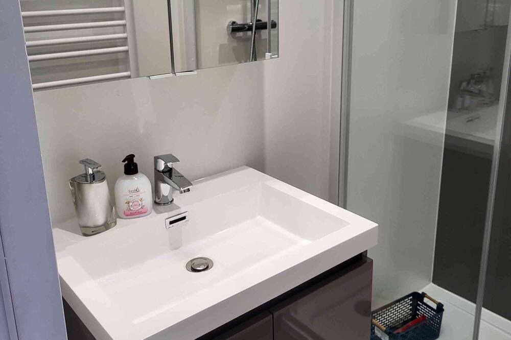 Photo of Bathroom in Homps
