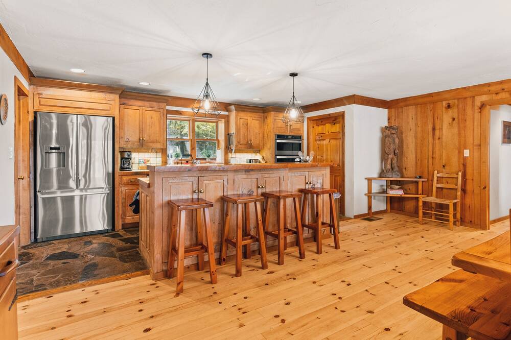 Photo of Kitchen in Dysart et al