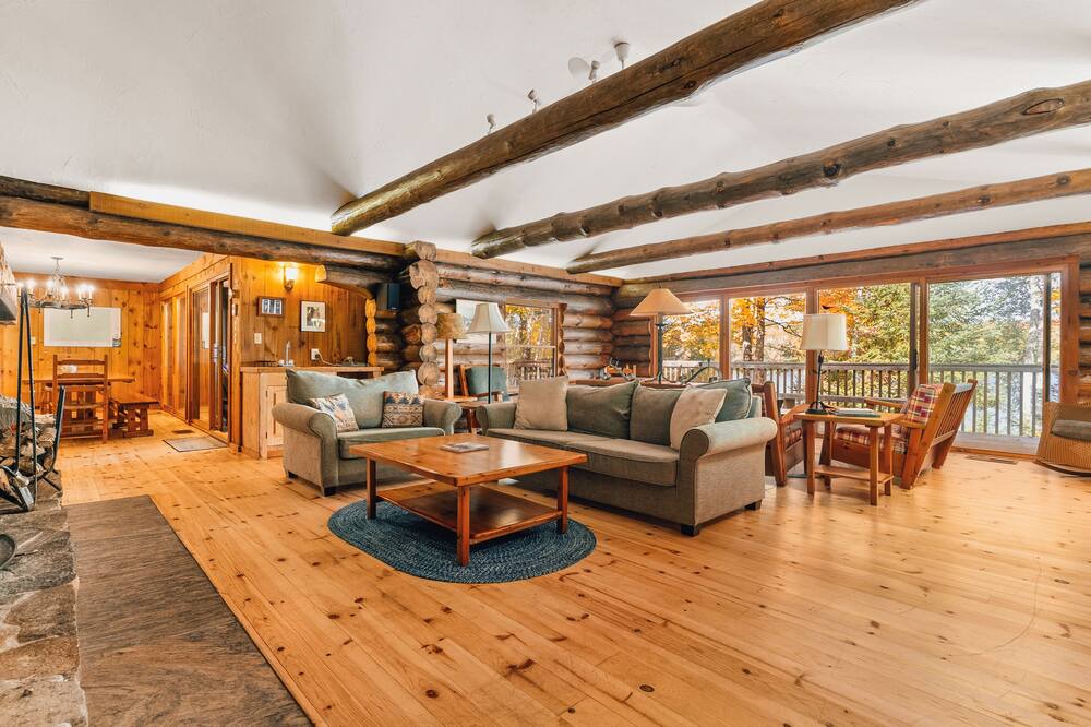 Photo of Livingroom in Dysart et al