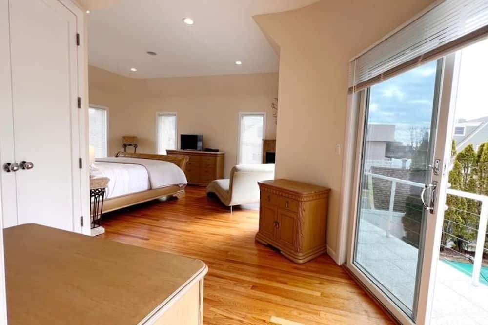 Photo of Kitchen in Lido Beach