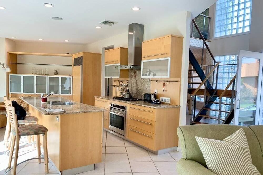 Photo of Kitchen in Lido Beach