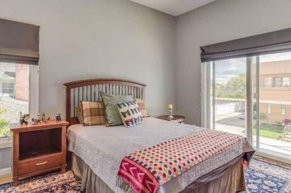 Photo of Bedroom in Lido Beach