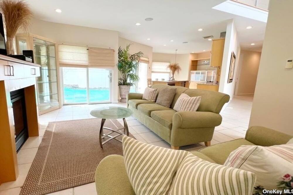 Photo of Livingroom in Lido Beach