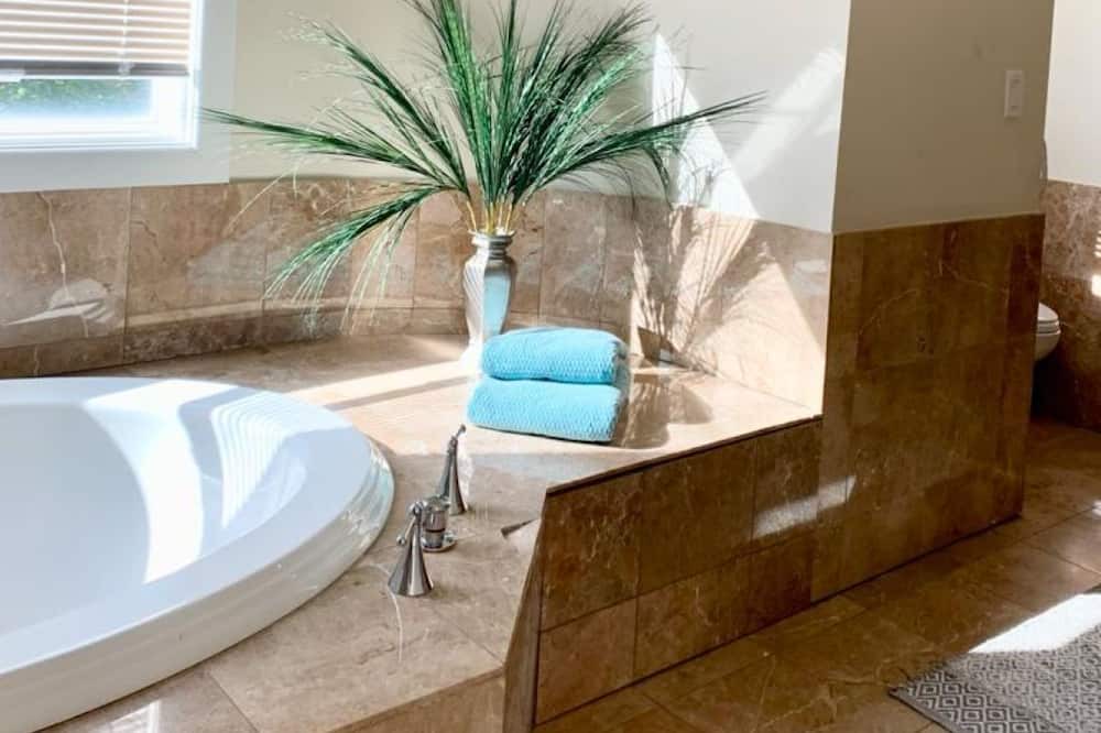 Photo of Bathroom in Lido Beach