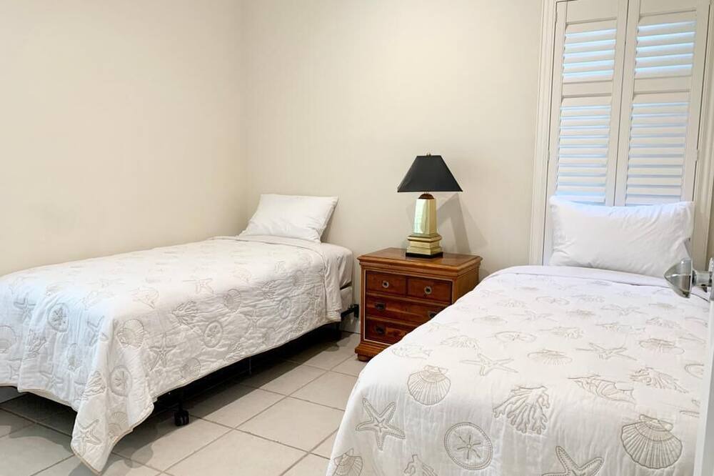 Photo of Bedroom in Lido Beach