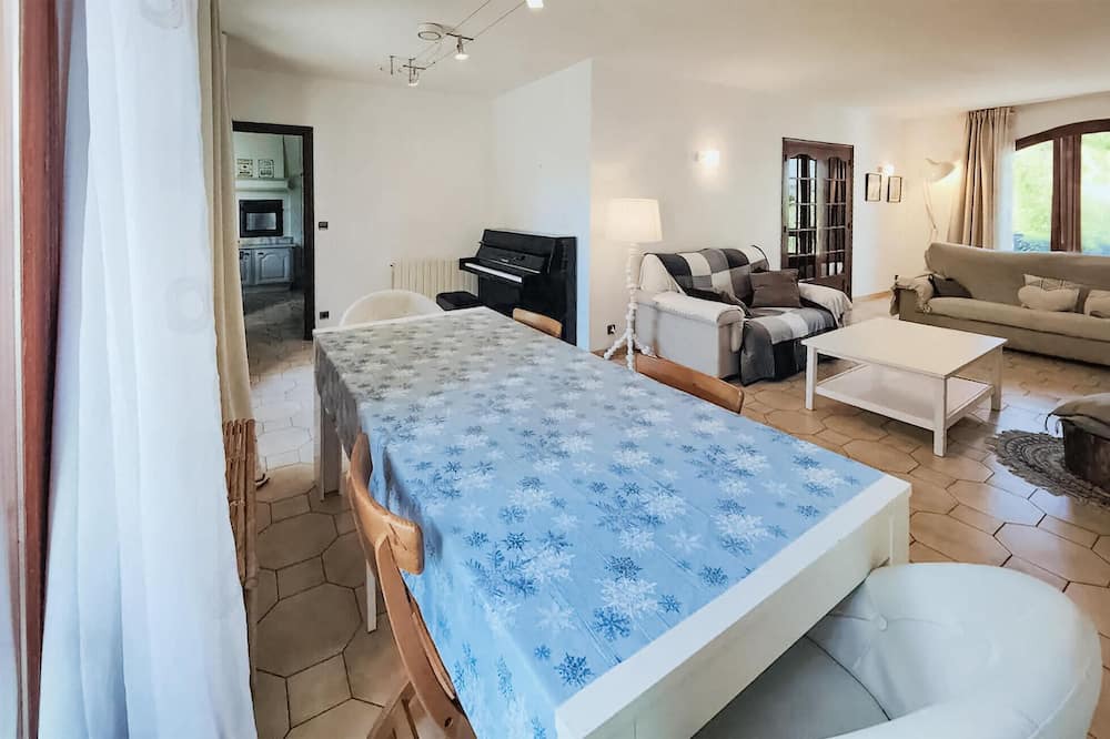 Photo of Bedroom in La Courneuve