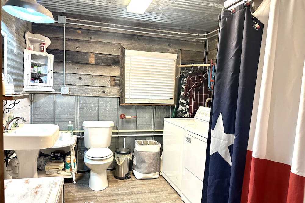 Photo of Bathroom in Goldthwaite