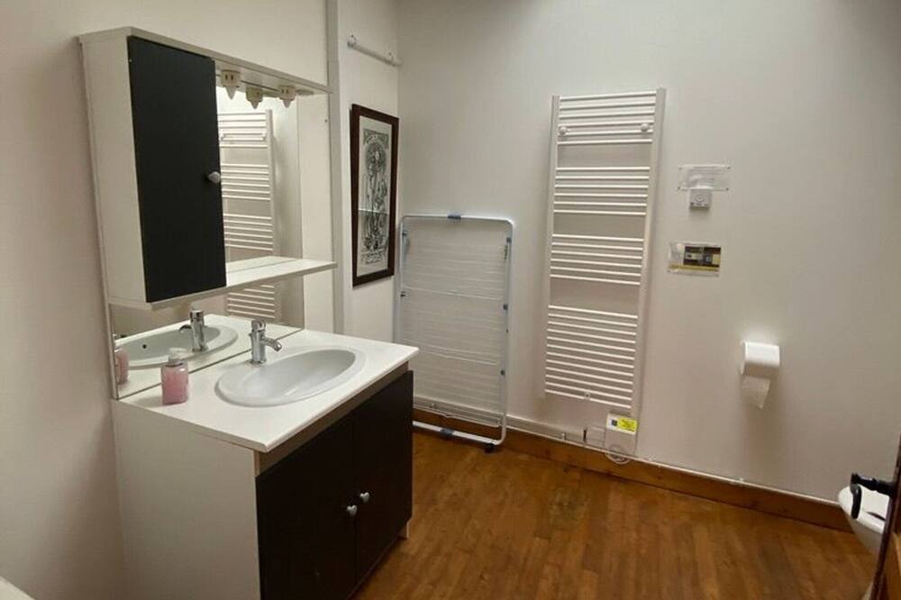Photo of Bathroom in Auvillar