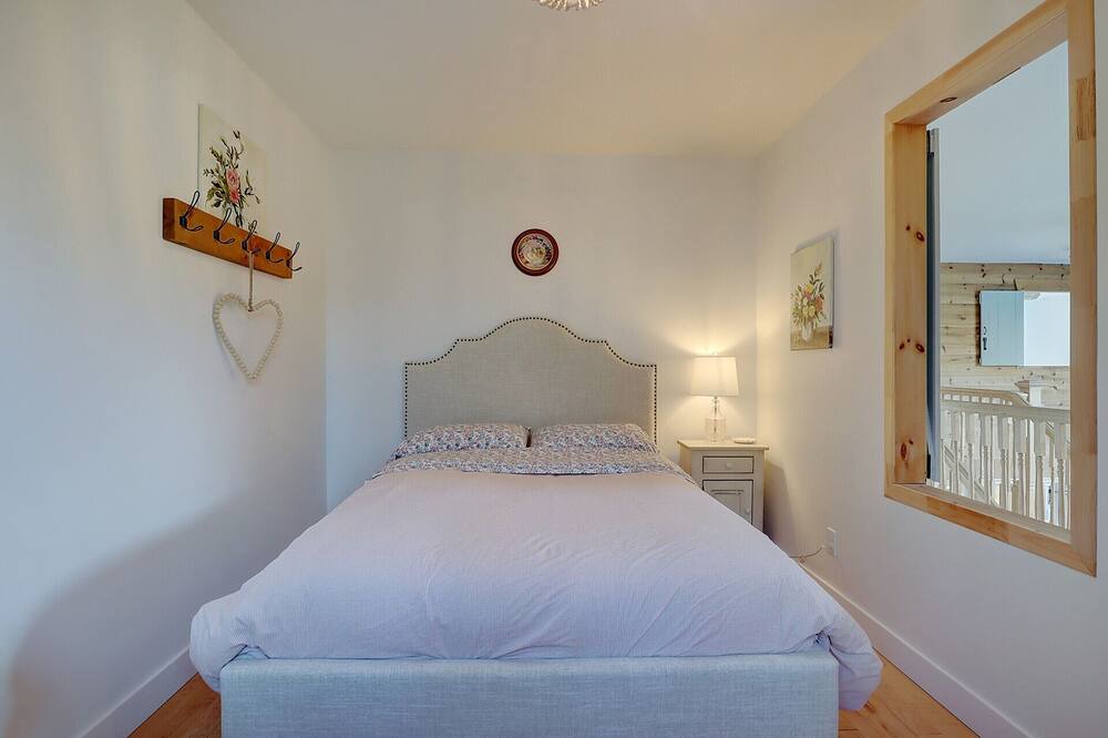 Photo of Bedroom in Stanstead Township