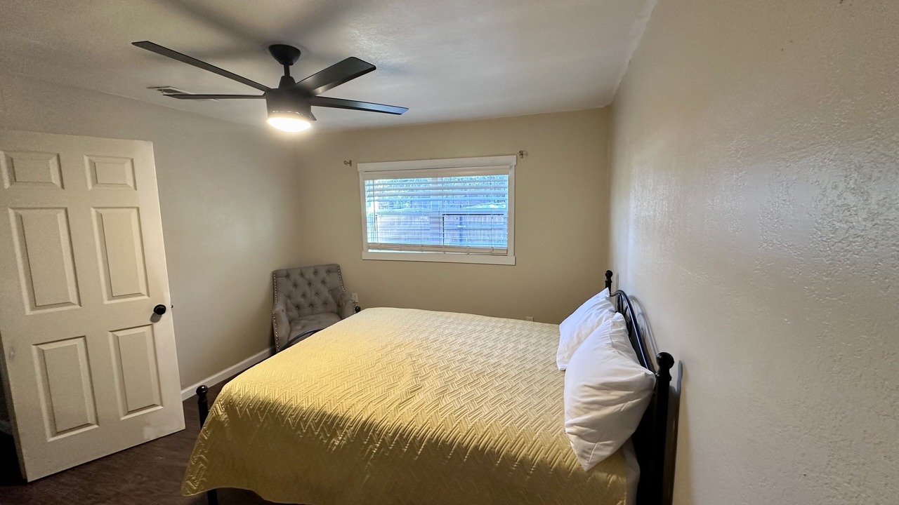 Photo of Bedroom in Roscoe