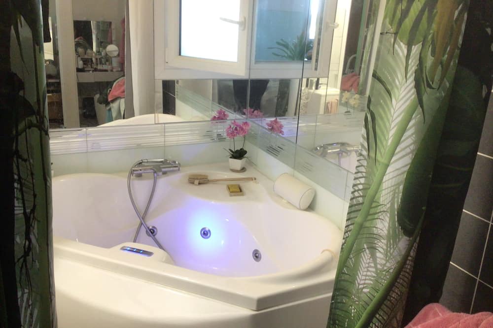Photo of Bathroom in Chaville