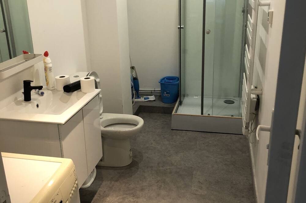 Photo of Bathroom in La Ferte-sous-Jouarre