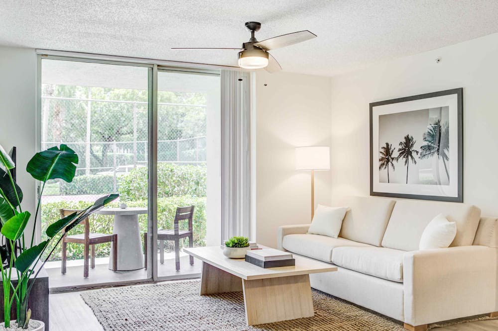 Photo of Livingroom in Davie