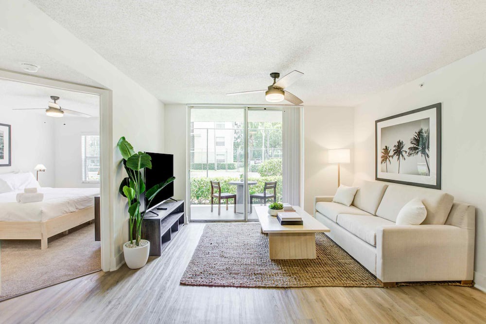 Photo of Livingroom in Davie