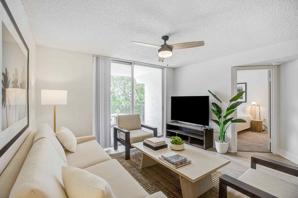 Photo of Livingroom in Davie