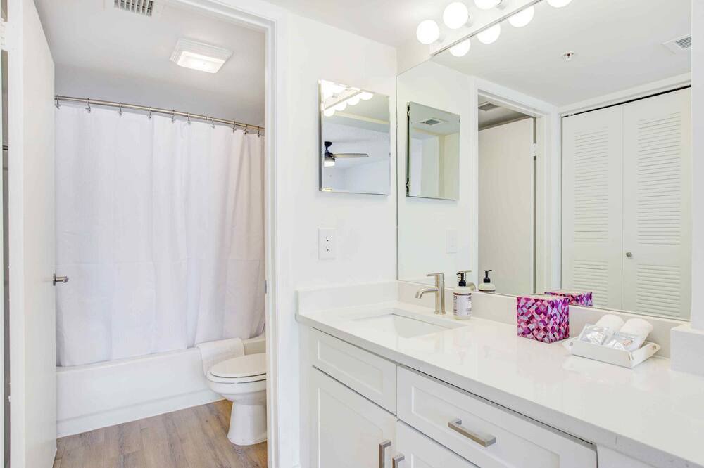 Photo of Bathroom in Davie