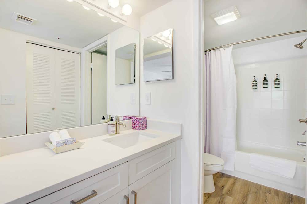Photo of Bathroom in Davie