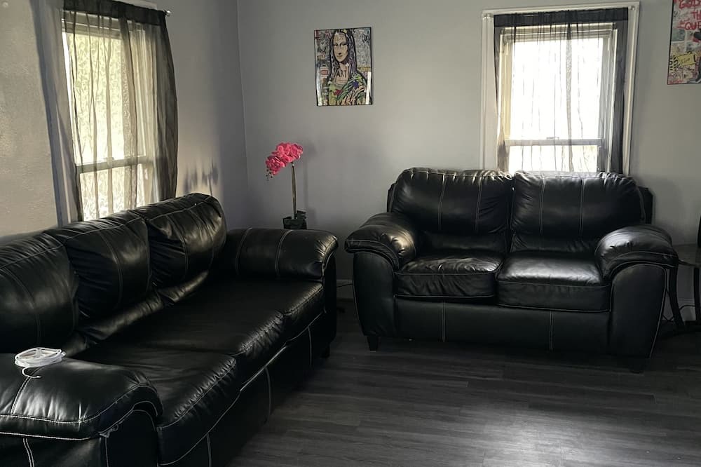 Photo of Livingroom in Binghamton