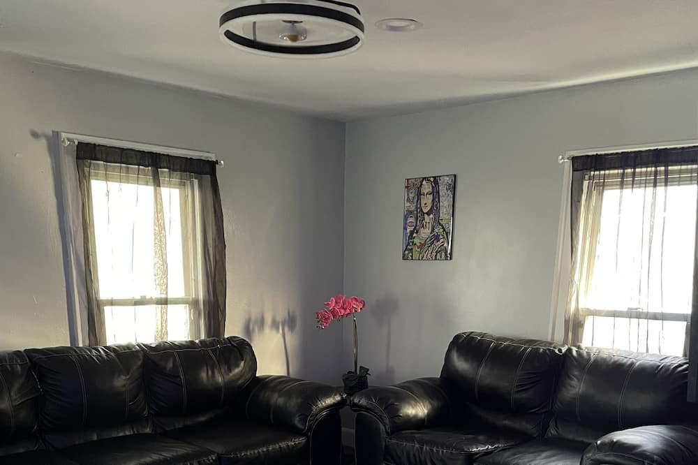 Photo of Livingroom in Binghamton